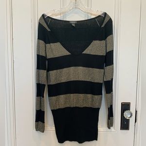 Kenneth Cole Reaction Lightweights V Neck Sweater - Size M